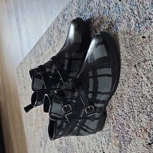Cougar short rain boots, size 9